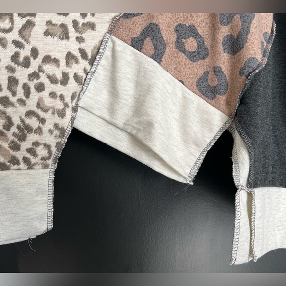 Leopard Colorblock Oversized  Medium Long sleeve Top - Picture 6 of 13